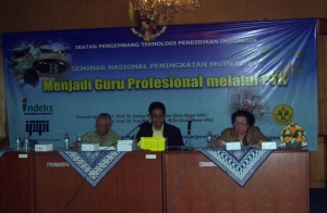 Prof Dr. Yusufhadi Miarso dan Prof. Dr. Conny R. Semiawan